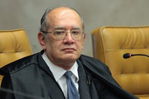 Gilmar Mendes diz que momento é de tensão e que STF está exposto