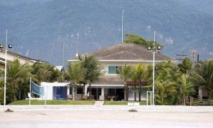 Justiça determina bloqueio dos bens (no Brasil e no exterior) de Cabral, Côrtes e mais 20