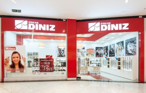 Óticas Diniz patrocinam o “Expedição Saúde” com doação de óculos de grau em Jaciara, MT