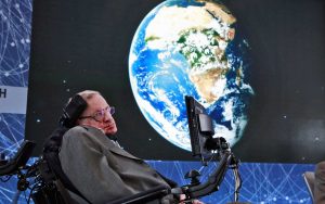 Stephen Hawking, físico britânico, morre aos 76 anos