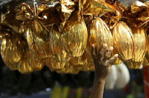 Chocolates caseiros e barras substituem ovos e barateiam páscoa