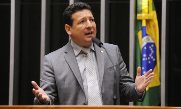 Deputado do Amapá é denunciado pela PGR por soco na boca de eleitor