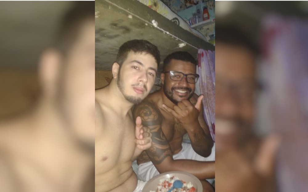 Servidor público preso por atentado contra radialista faz selfie de dentro da cela