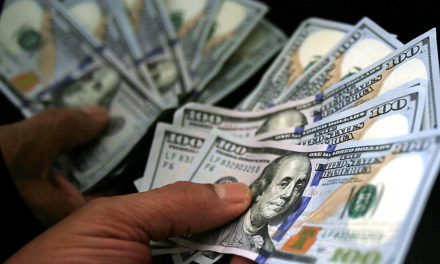 Dólar fecha no maior nível em nove meses na véspera de julgamento no STF