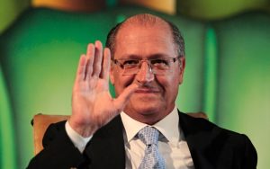 Alckmin tenta conciliar discurso para atrair tucanos e petistas