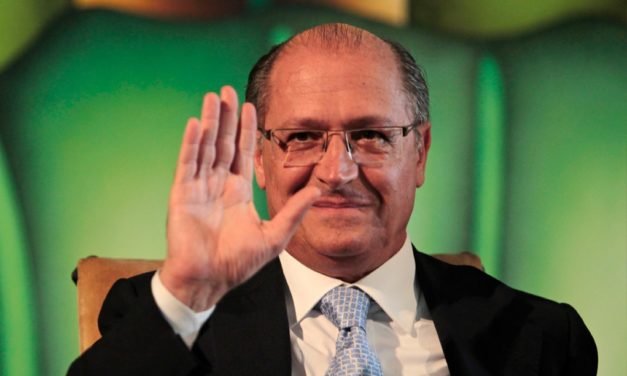 Alckmin tenta conciliar discurso para atrair tucanos e petistas