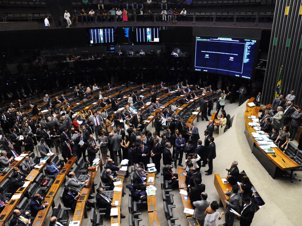 Congresso derruba veto e mantém refinanciamento de dívidas de microempresas Congresso derruba veto e mantém refinanciamento de dívidas de microempresas