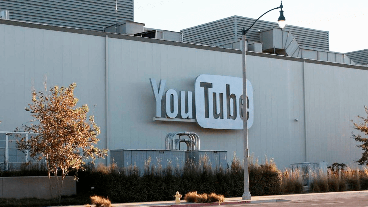 Mulher invade sede do YouTube nos EUA, fere 4 pessoas e comete suicídio Mulher invade sede do YouTube nos EUA, fere 4 pessoas e comete suicídio