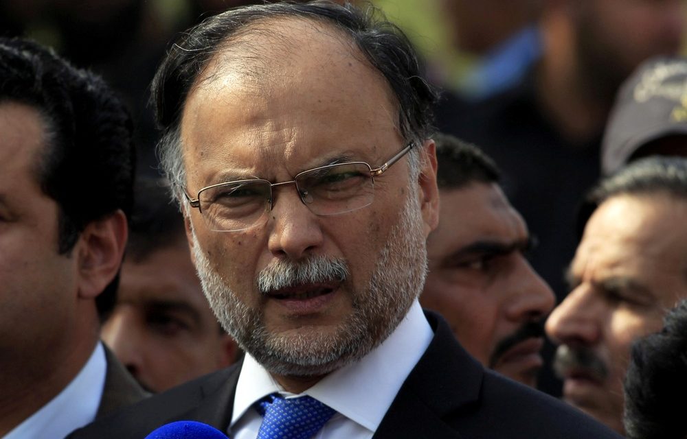 Ministro paquistanês é alvo de tiros em tentativa de assassinato