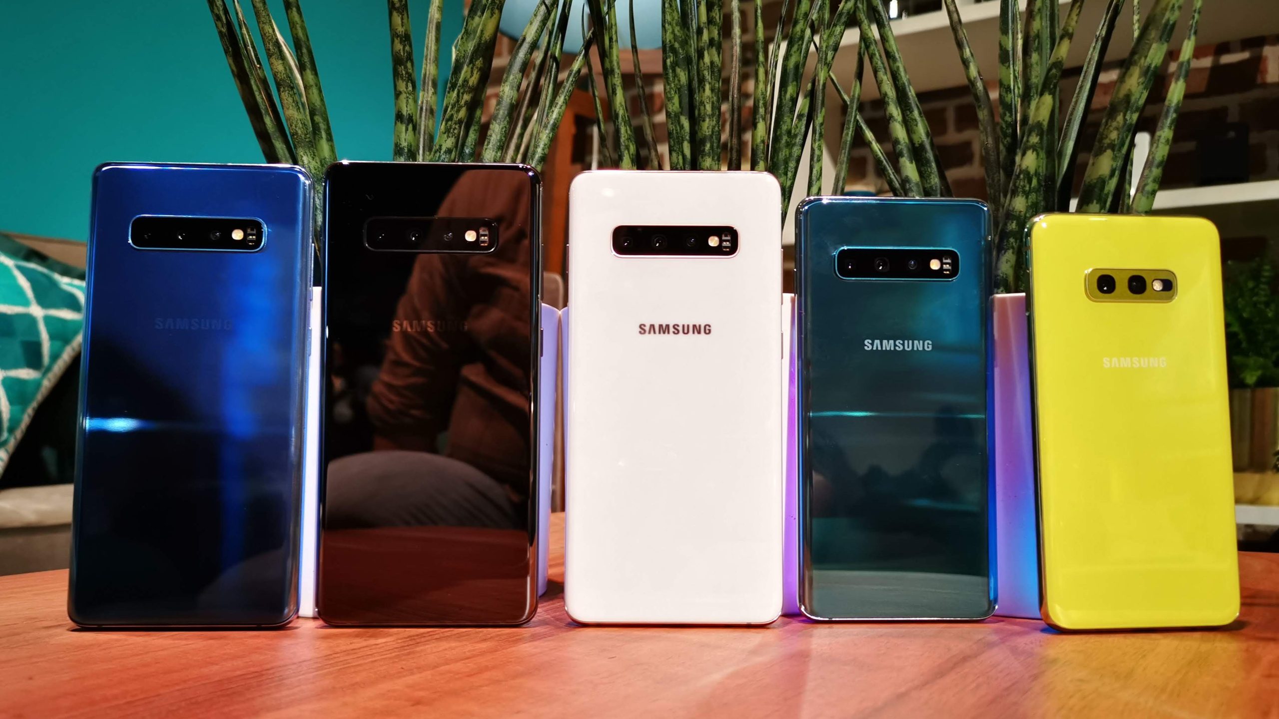 Samsung lança celular dobrável e espreme a tecnologia nos Galaxy S10