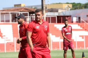 Umberto Louzer pede demissão e deixa o comando do Vila Nova