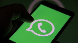 WhatsApp começa a testar modo noturno e bloqueio do app por digital