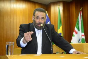 “Tribunais só servem para manter mordomias e privilégios”, diz vereador ao defender fechamento do TCM