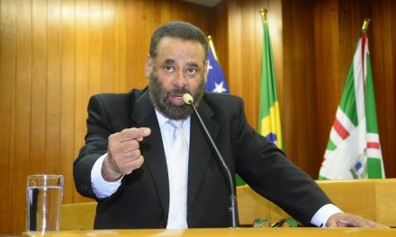 “Tribunais só servem para manter mordomias e privilégios”, diz vereador ao defender fechamento do TCM