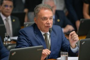 Proposta diminui de 81 para 54 o número de senadores