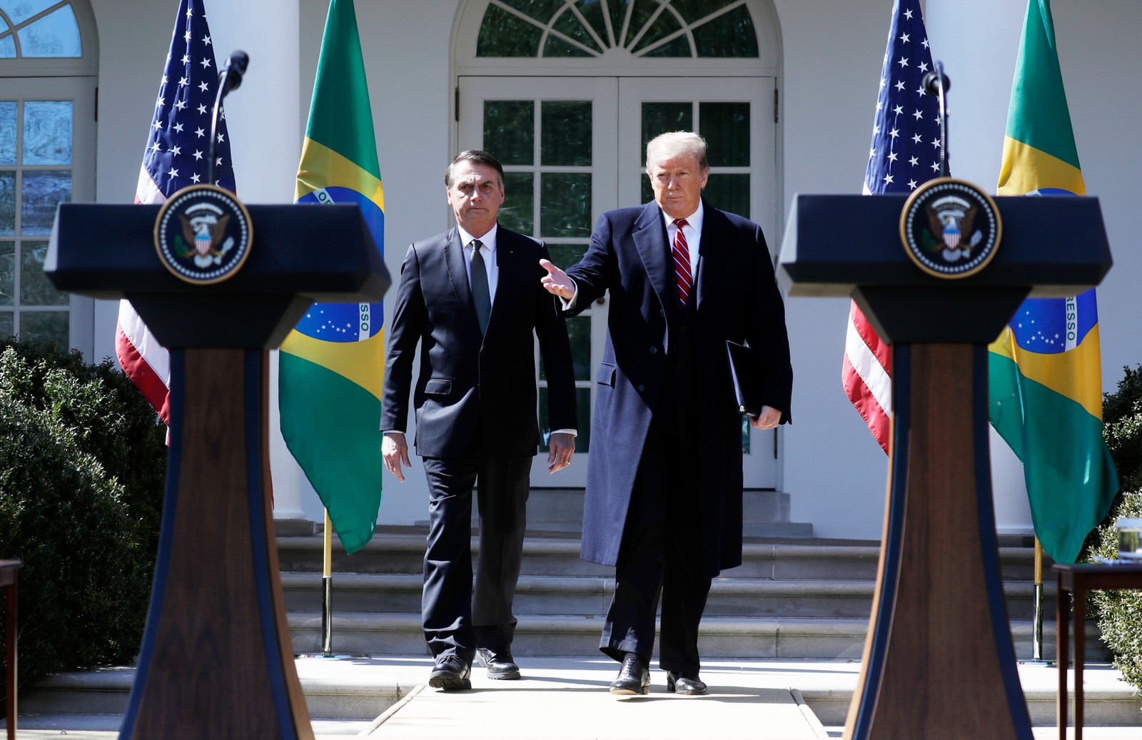 Trump diz querer Bolsonaro como aliado na Otan, organização militar de defesa Trump diz querer Bolsonaro como aliado na Otan, organização militar de defesa