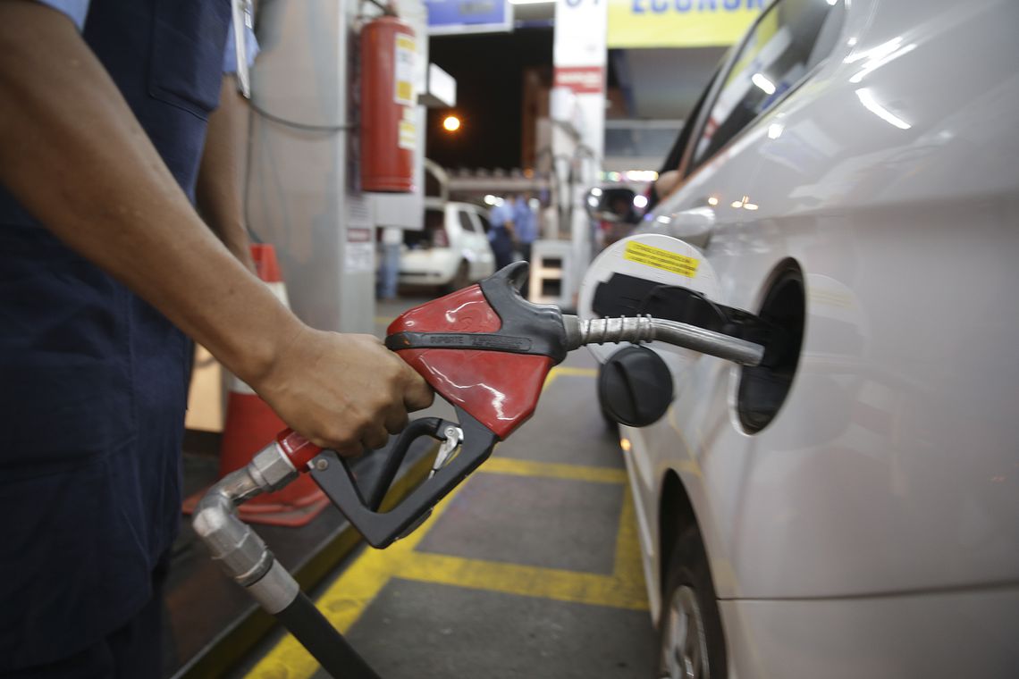Preço da gasolina sobe pela 4ª semana e acumula alta de 3,5% em um mês