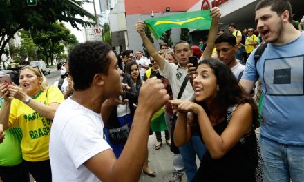 Bolsonaro cancela visita ao Mackenzie em São Paulo devido a protesto de estudantes
