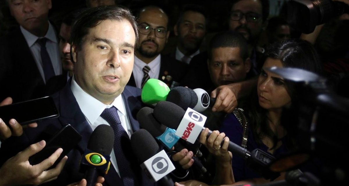 Maia diz que governo ainda não começou e que Bolsonaro está ‘brincando de presidir’