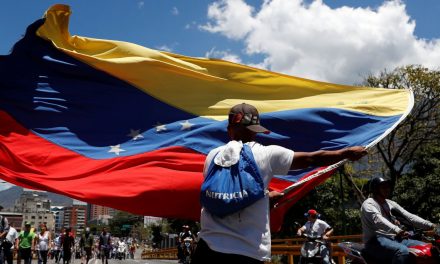 Opositores de Maduro preparam protestos para 1º de maio