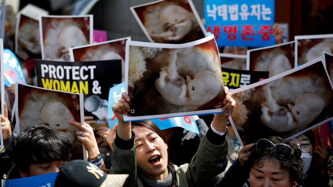 Coreia do Sul retira proibição ao aborto