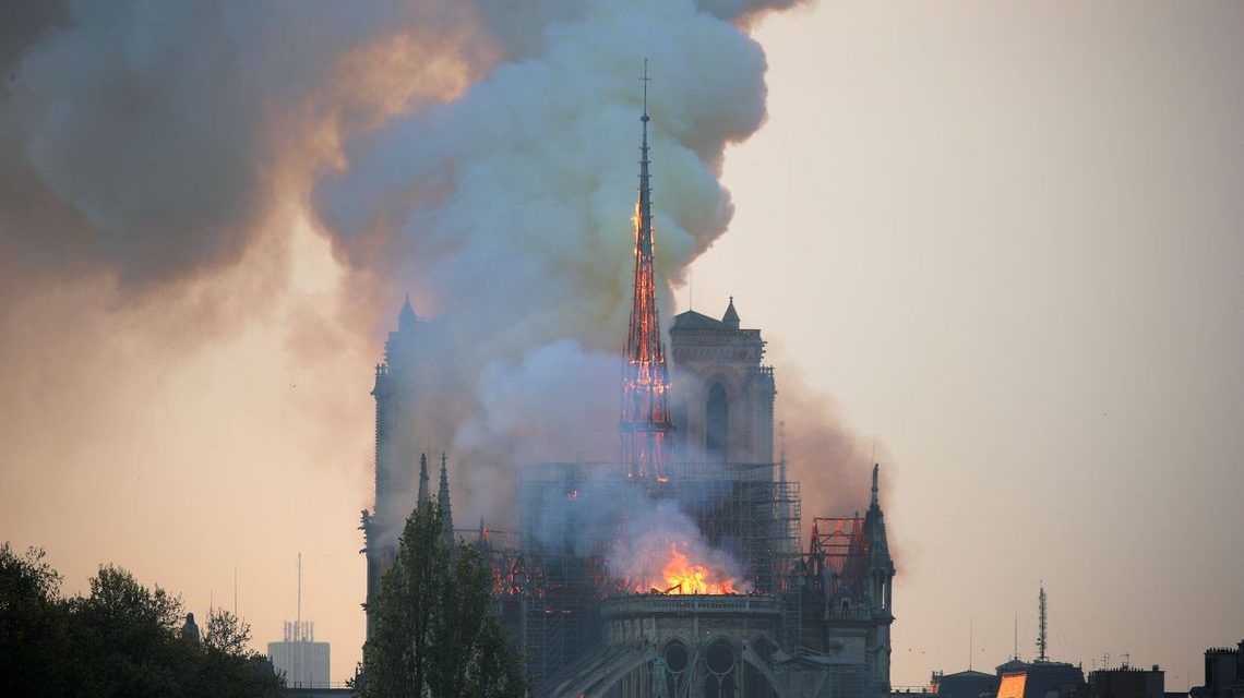 França vai criar fundo para reconstrução da Notre-Dame