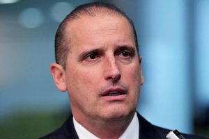 Ministros discutem política de preço de combustíveis