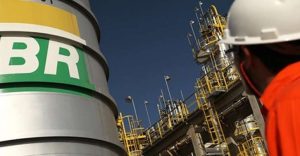 Petrobras sobe R$ 0,07 o litro da gasolina para as distribuidoras