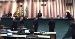 Sessão na Alego é encerrada após confusão entre deputados