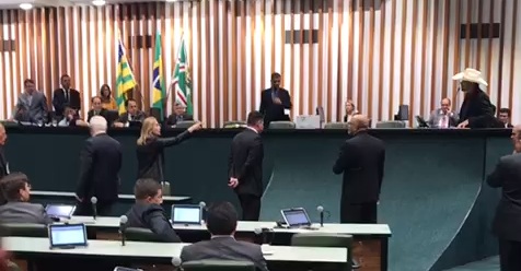 Sessão na Alego é encerrada após confusão entre deputados
