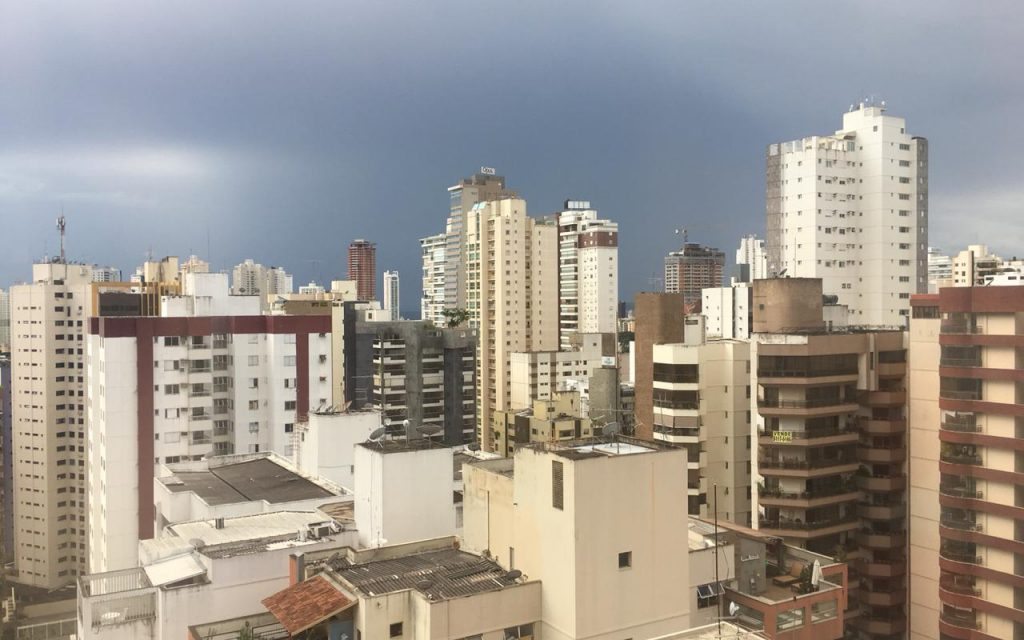 Defesa Civil alerta sobre a possibilidade de grande volume de chuva, em Goiânia