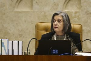 Cármen Lúcia suspende decisão sobre reorientação sexual