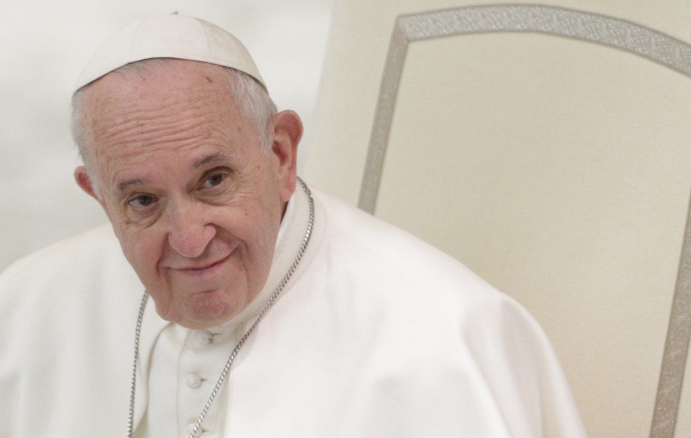 Papa diz que pessoas que rejeitam homossexuais ‘não têm coração humano’