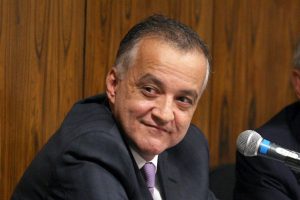 Após receber progressão de regime, Carlinhos Cachoeira retira tornozeleira eletrônica em Goiás