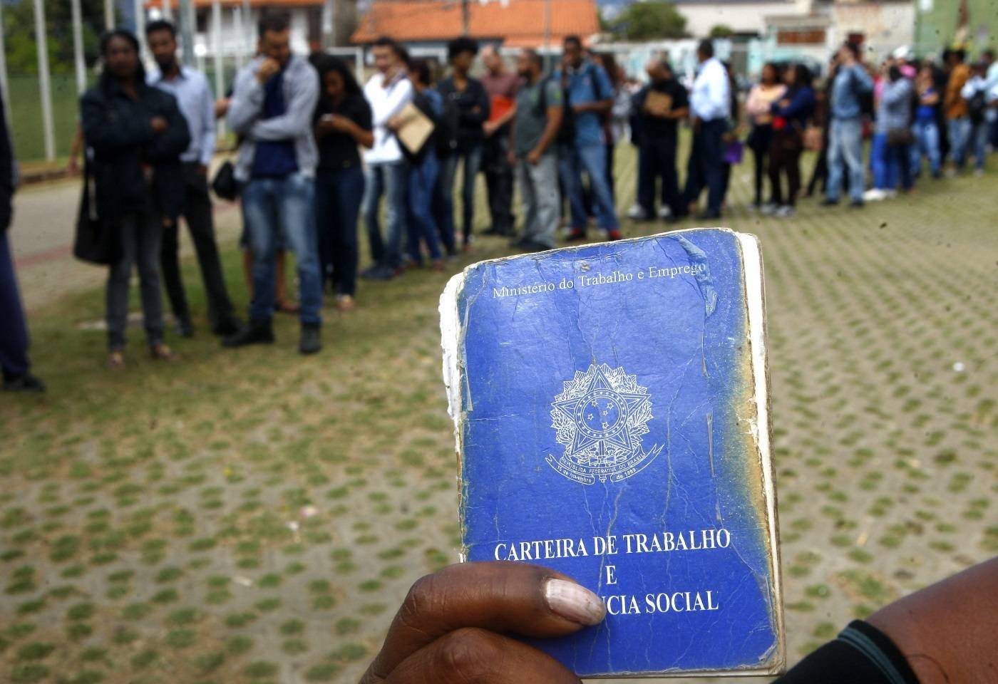 Taxa de desemprego fica em 12,7% no primeiro trimestre do ano