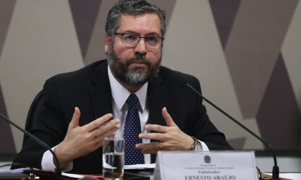 Araújo: Bolsonaro pode visitar países árabes no primeiro semestre