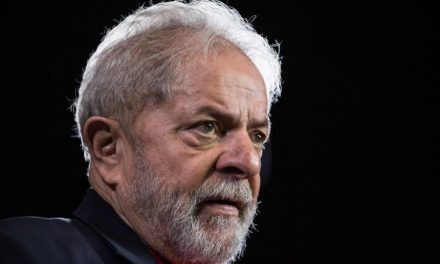 Sítio de Atibaia: Juiz dá oito dias para defesa de Lula se manifestar