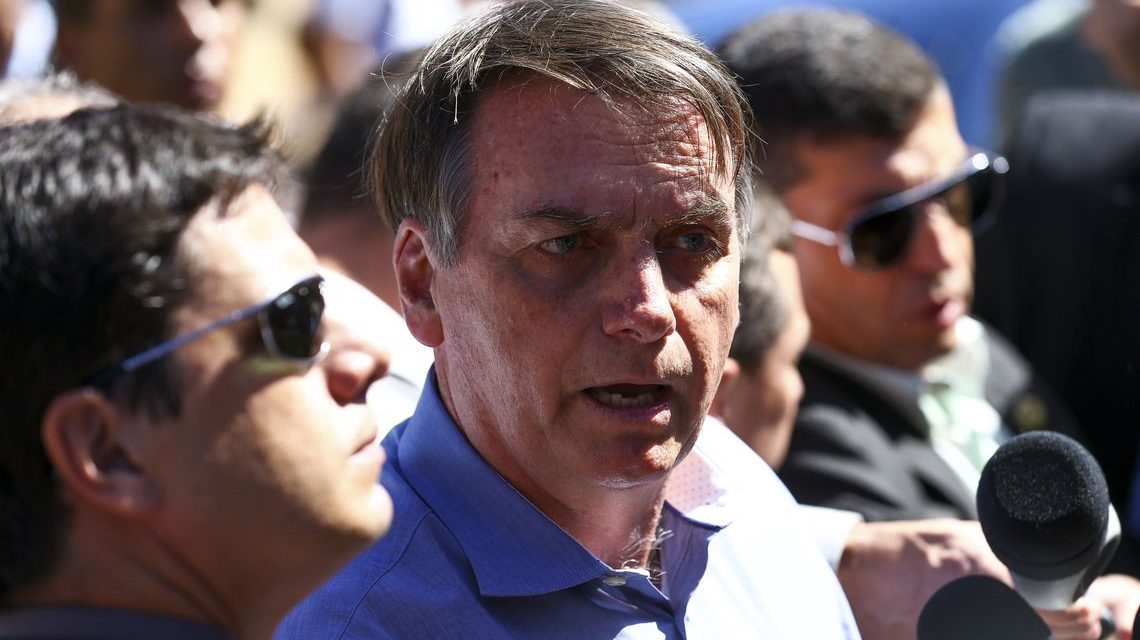 Bolsonaro volta a defender Escola sem Partido