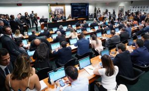 CCJ aprova orçamento impositivo; Previdência será debatida hoje