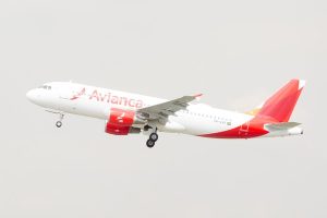 Avianca cancela 1.045 voos até domingo; veja lista