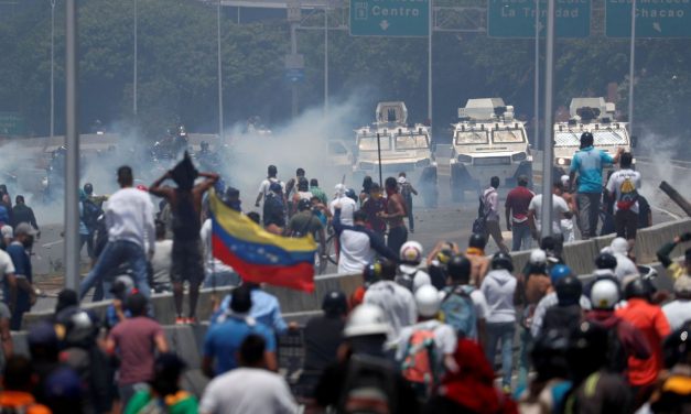 Comunidade internacional repercute dia de violência na Venezuela