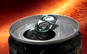 Moradores de Goiás podem trocar latas de alumínio por desconto na conta de energia