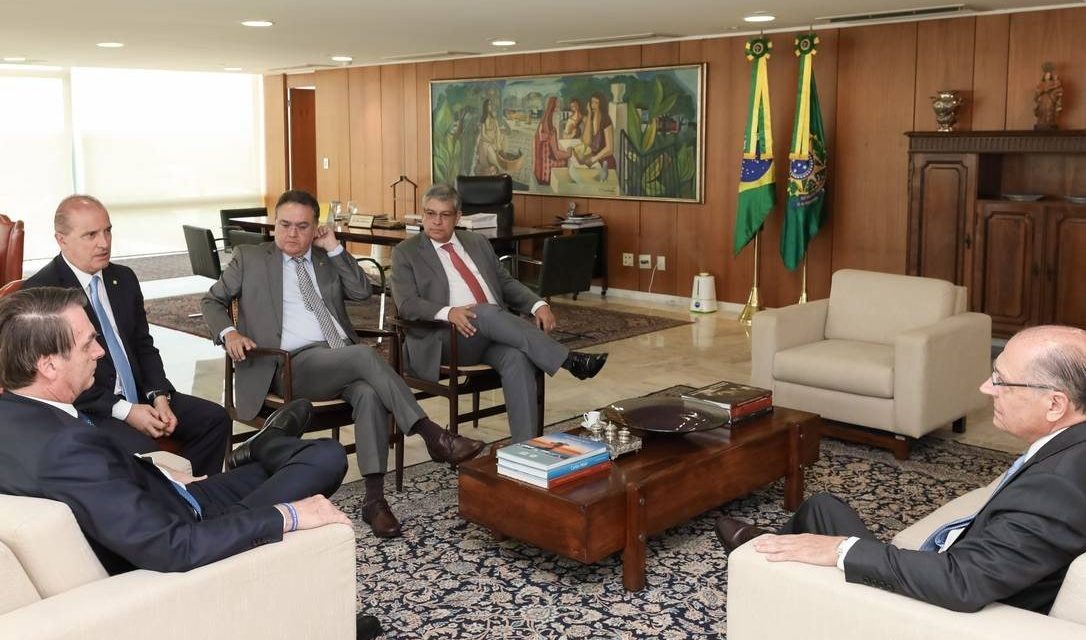 ‘Nada se falou sobre cargos’, diz Bolsonaro sobre reuniões com presidentes de partidos