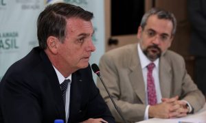Bolsonaro confirma cortes em cursos de Humanas e diz que dinheiro do contribuinte deve ir para ‘leitura, escrita e fazer conta’