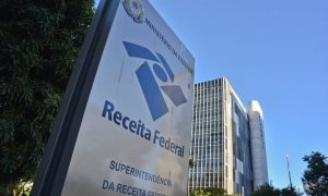 PF apreende computadores de servidores da Receita que acessaram dados de Bolsonaro
