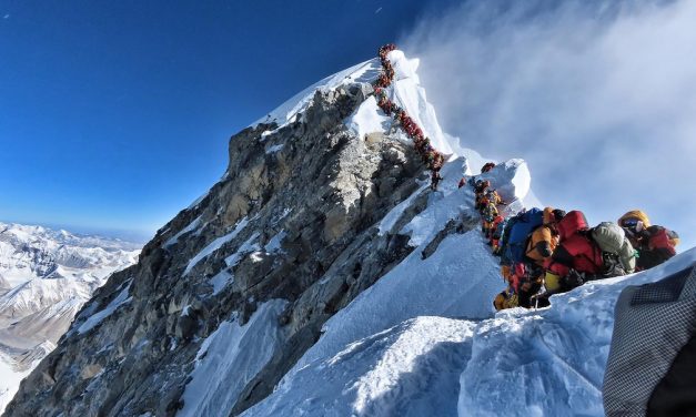 Mais dois alpinistas morrem no Everest