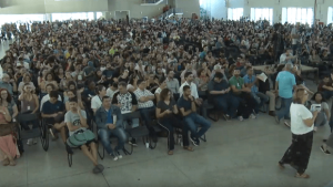 Mais de 5 mil pessoas se reúnem em assembleia na UFG contra cortes nas universidades federais