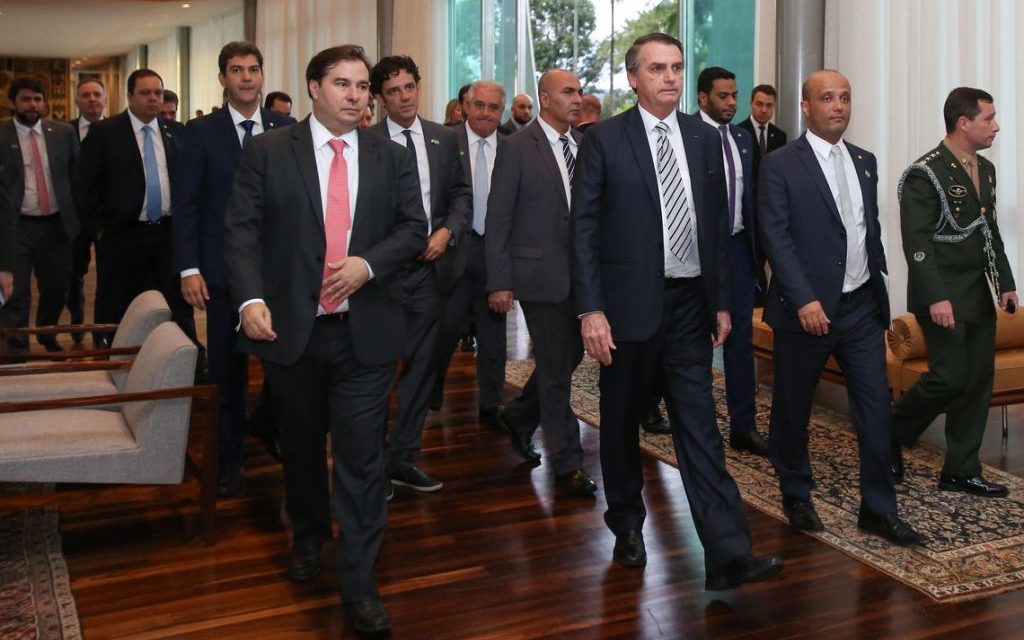 Congresso limita ação de Bolsonaro e debate semiparlamentarismo