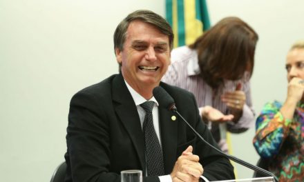 Alego aprova título de cidadão goiano a presidente Jair Bolsonaro em 1ª votação