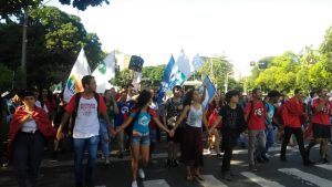 Estudantes protestam contra aumento da tarifa de ônibus e restrição do passe livre, em Goiânia